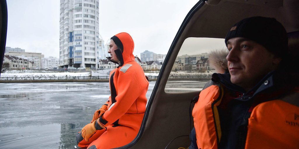 В ЮВАО спасли дрейфующего на льдине по Москве-реке мужчину