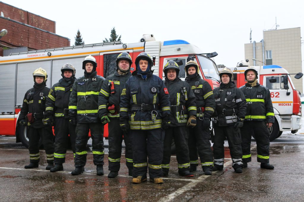 Герои недели: при пожаре на улице Михайлова спасли 14 человек