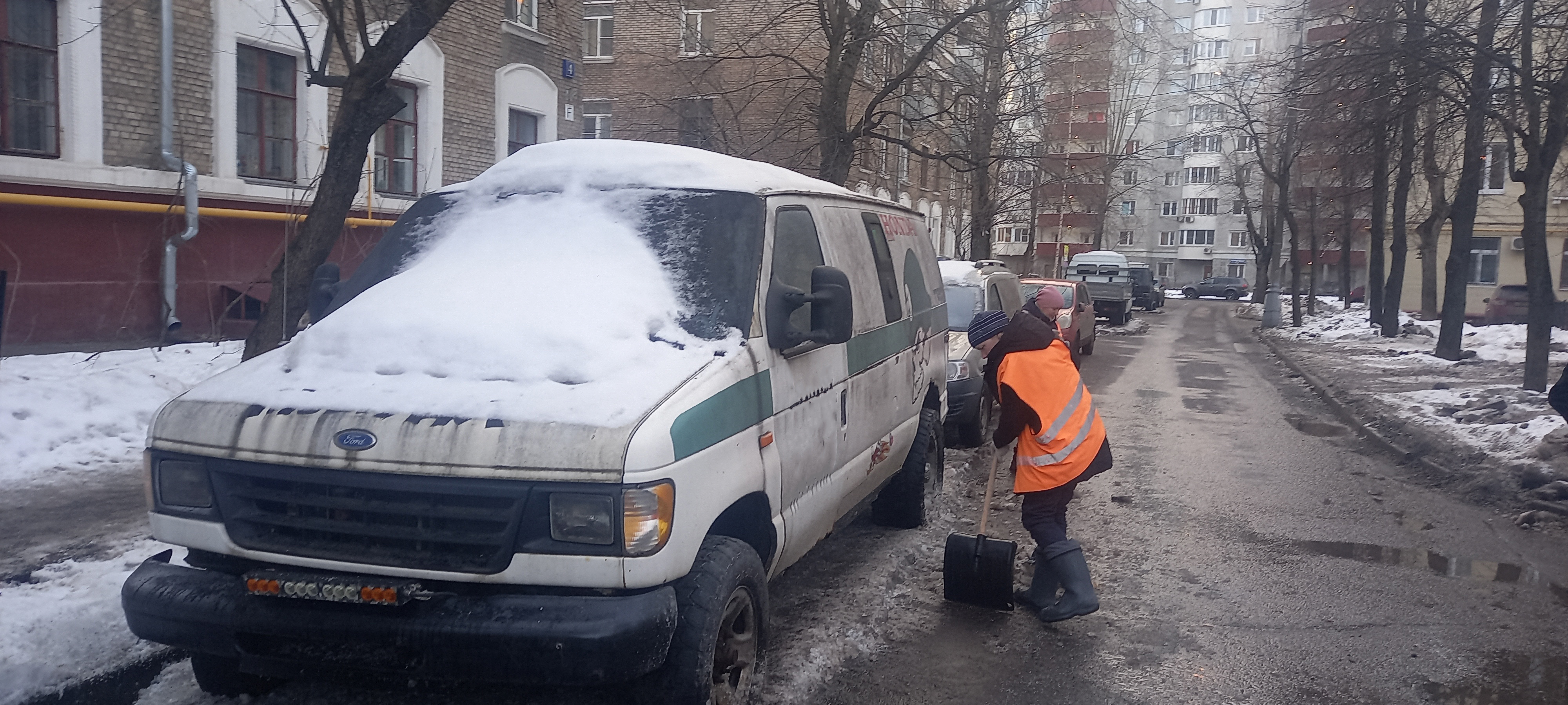 Что делать с брошенными во дворе машинами без госномеров? | Юго-Восточный  Курьер