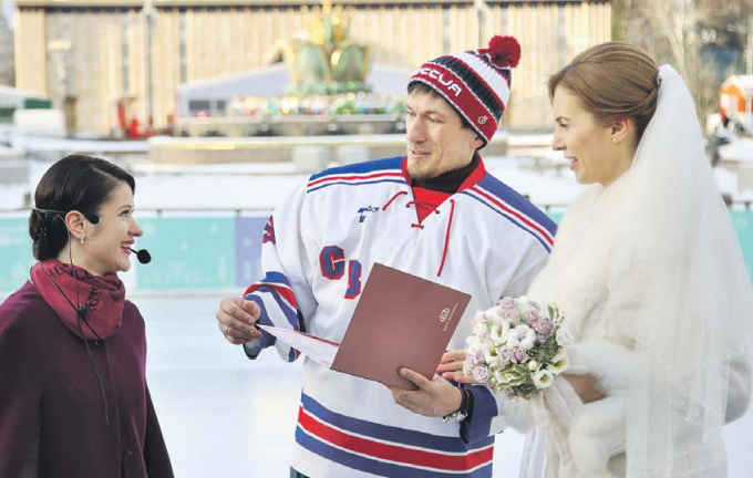 Больше 400 пар поженились в Москве в День всех влюблённых