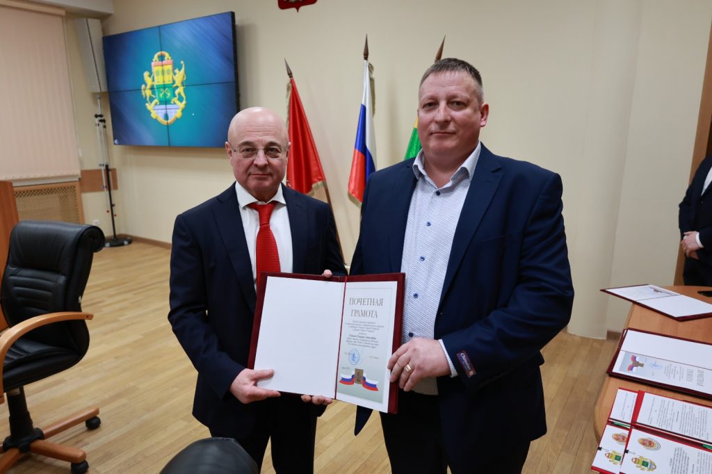 В префектуре ЮВАО поблагодарили участников восстановления Донбасса