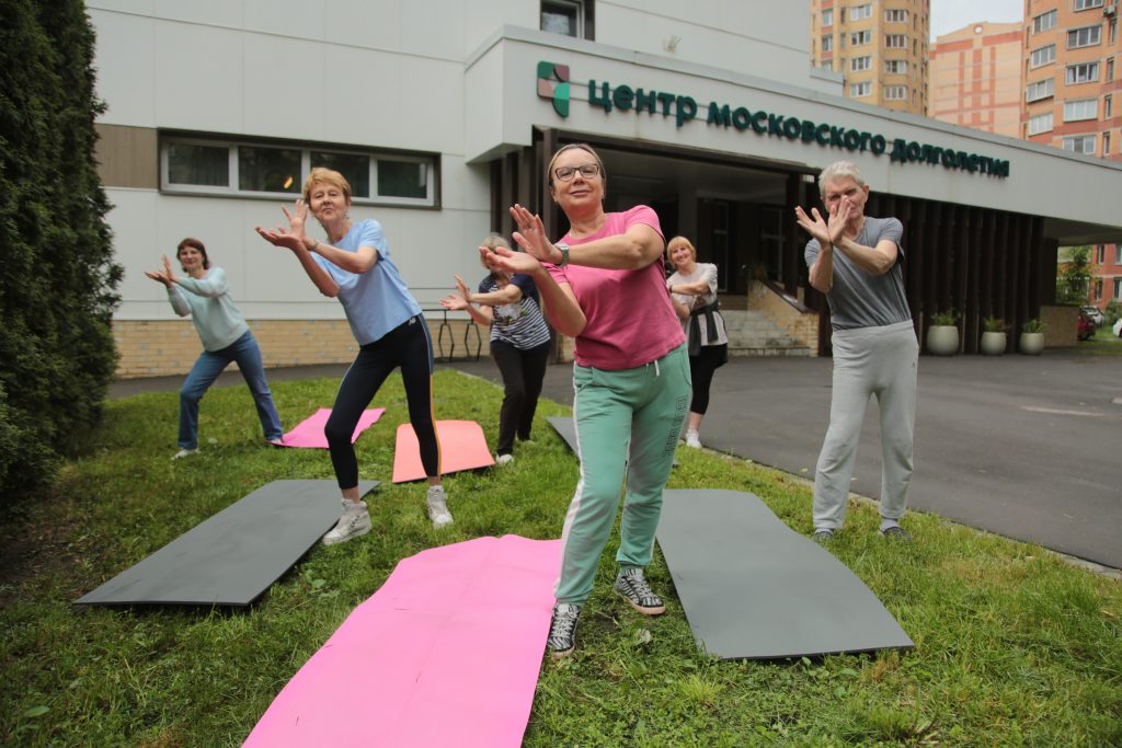 Летние занятия для пенсионеров. Фото: Андрей Дмытрив
