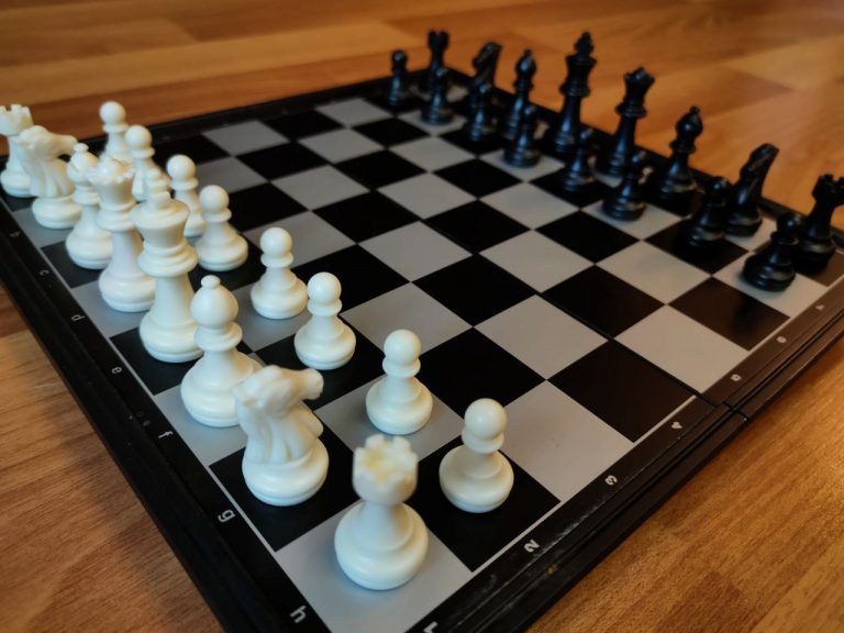 «Я б в гроссмейстеры пошёл»: как научить ребенка играть в шахматы?