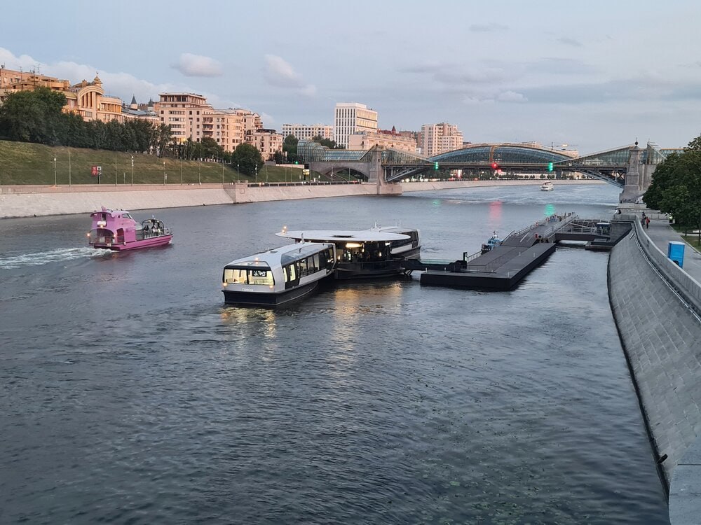 Плавучий причал для водного транспорта установили в Печатниках