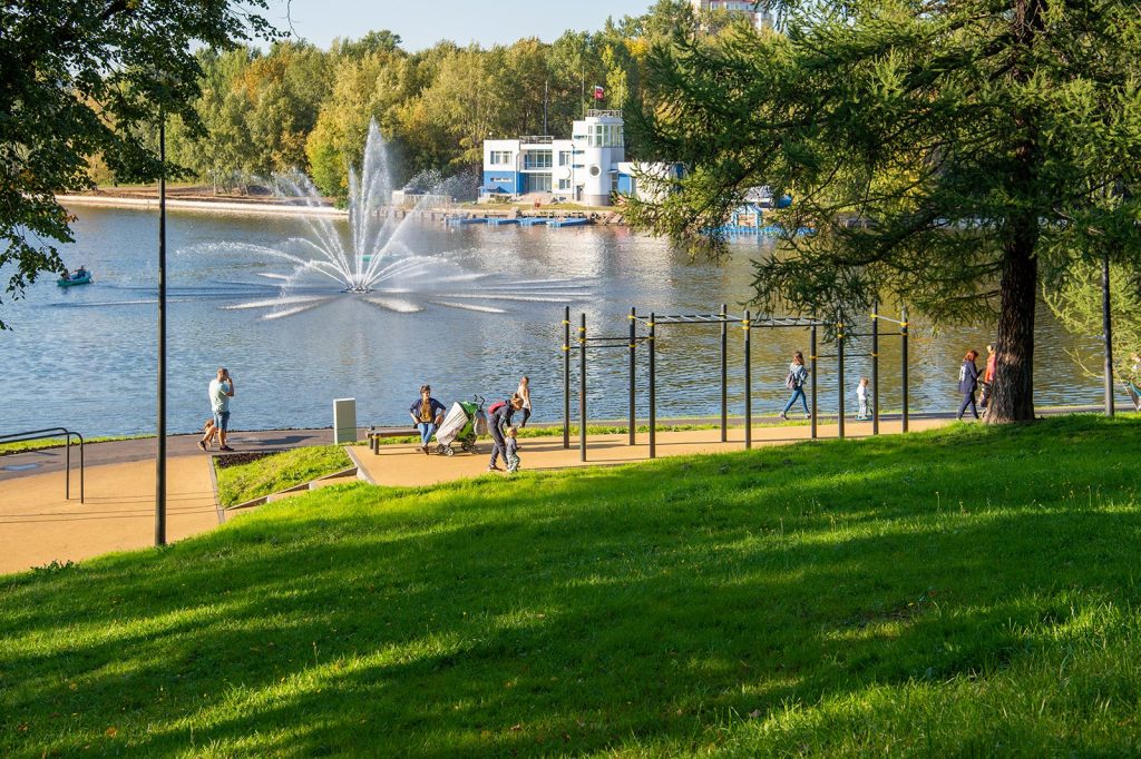 Пруд в усадьбе Люблино почистили: возрождаются усадебные парки города