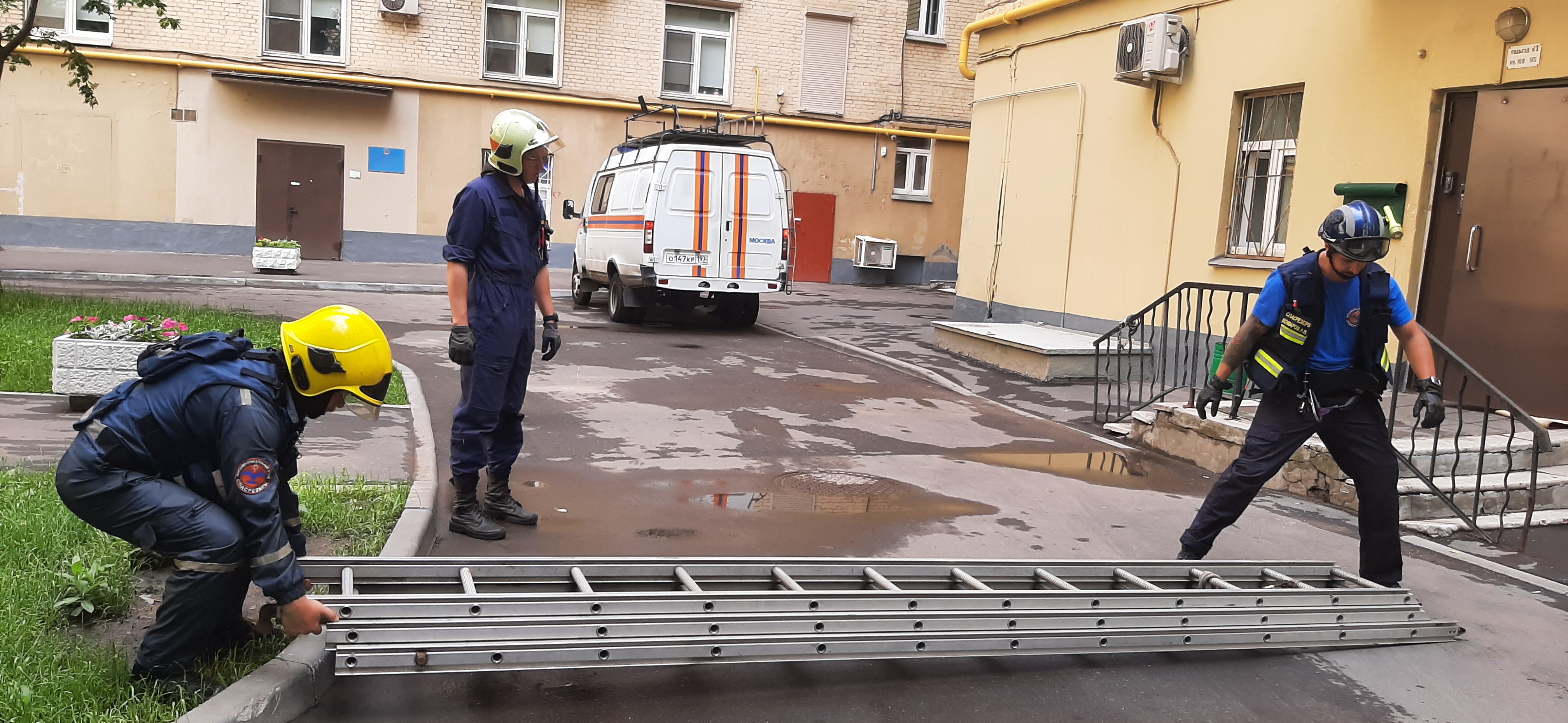 В Нижегородском пенсионерку вызволили из запертой квартиры