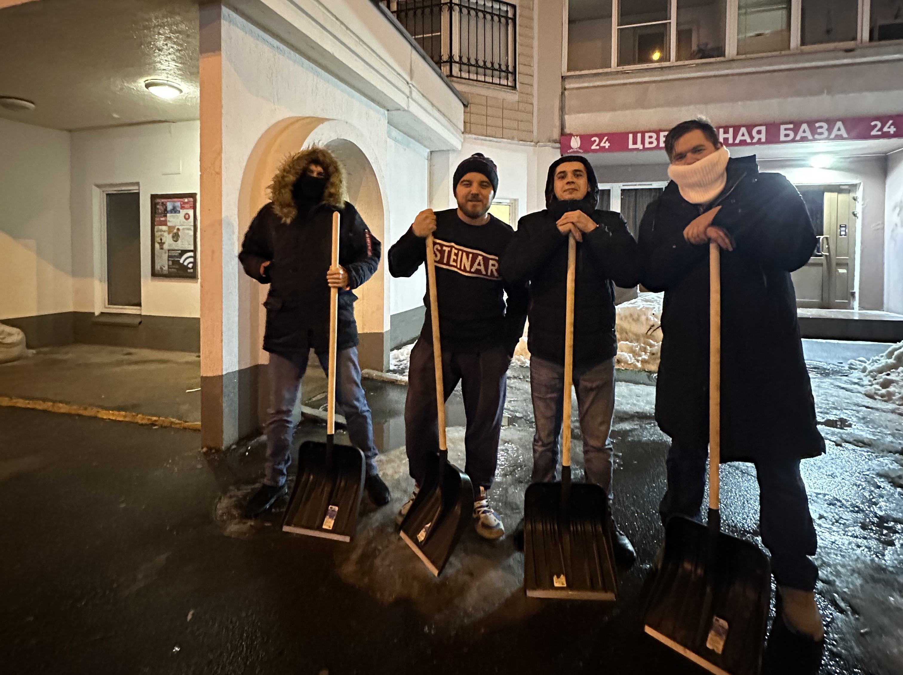 Жители Некрасовки пришли на помощь коммунальным службам