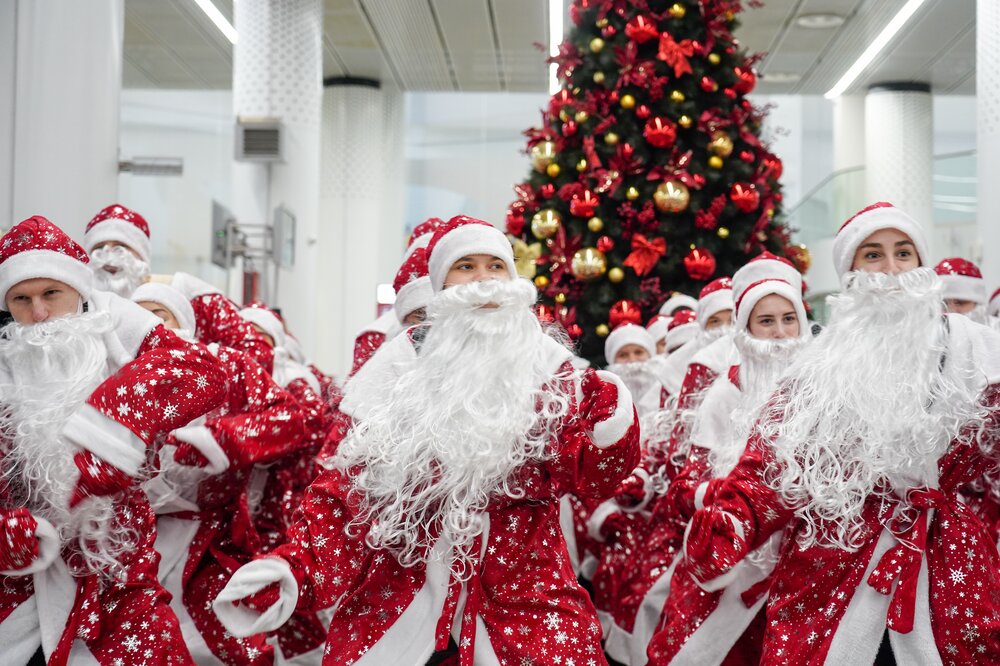 Флешмоб сотни Дедов Морозов прошёл на МЦК «Нижегородская»