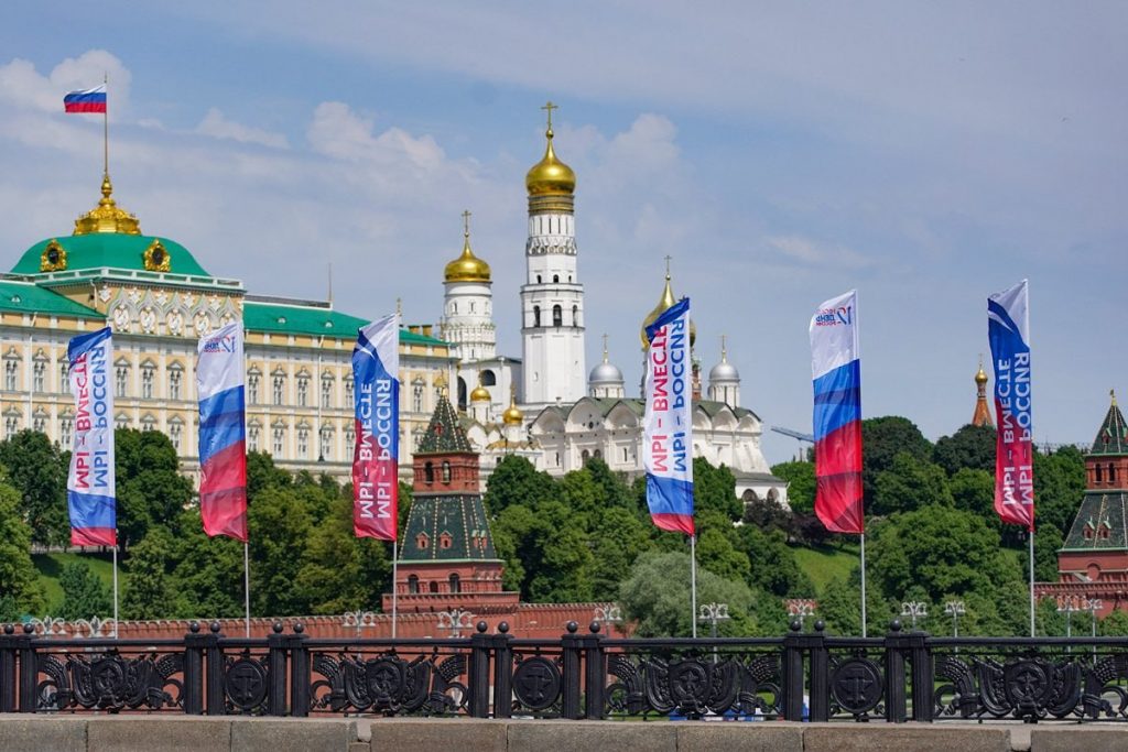 Писатель Юрий Поляков рассказал о поддержке решения президента участвовать в выборах