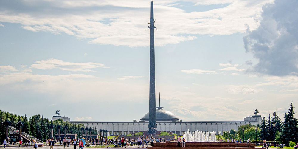 На Поклонной горе наградили авторов сборника о героях