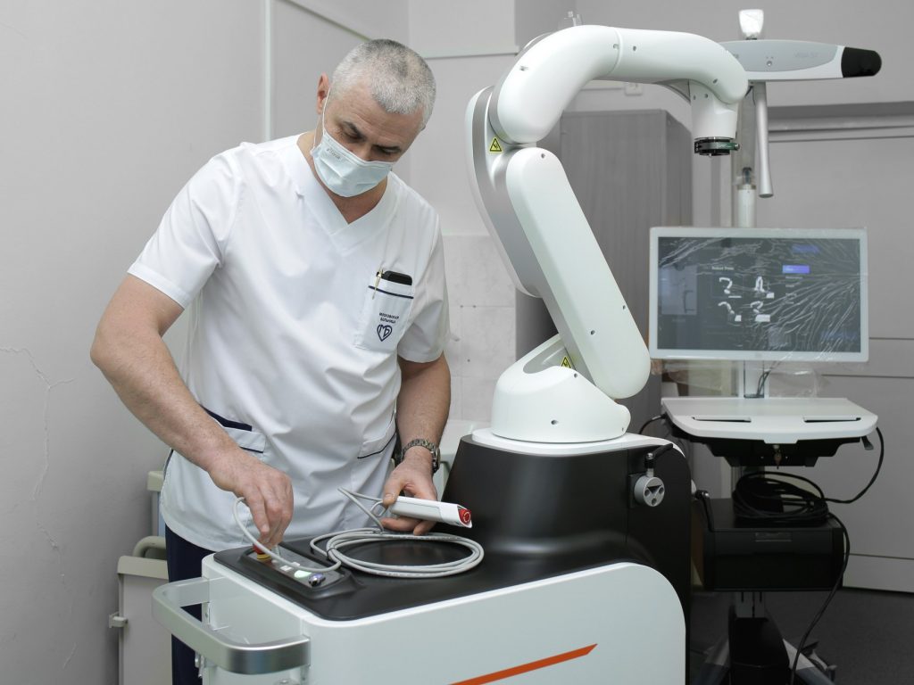 Робот-хирург в ГКБ №13 поможет снизить травматичность операций