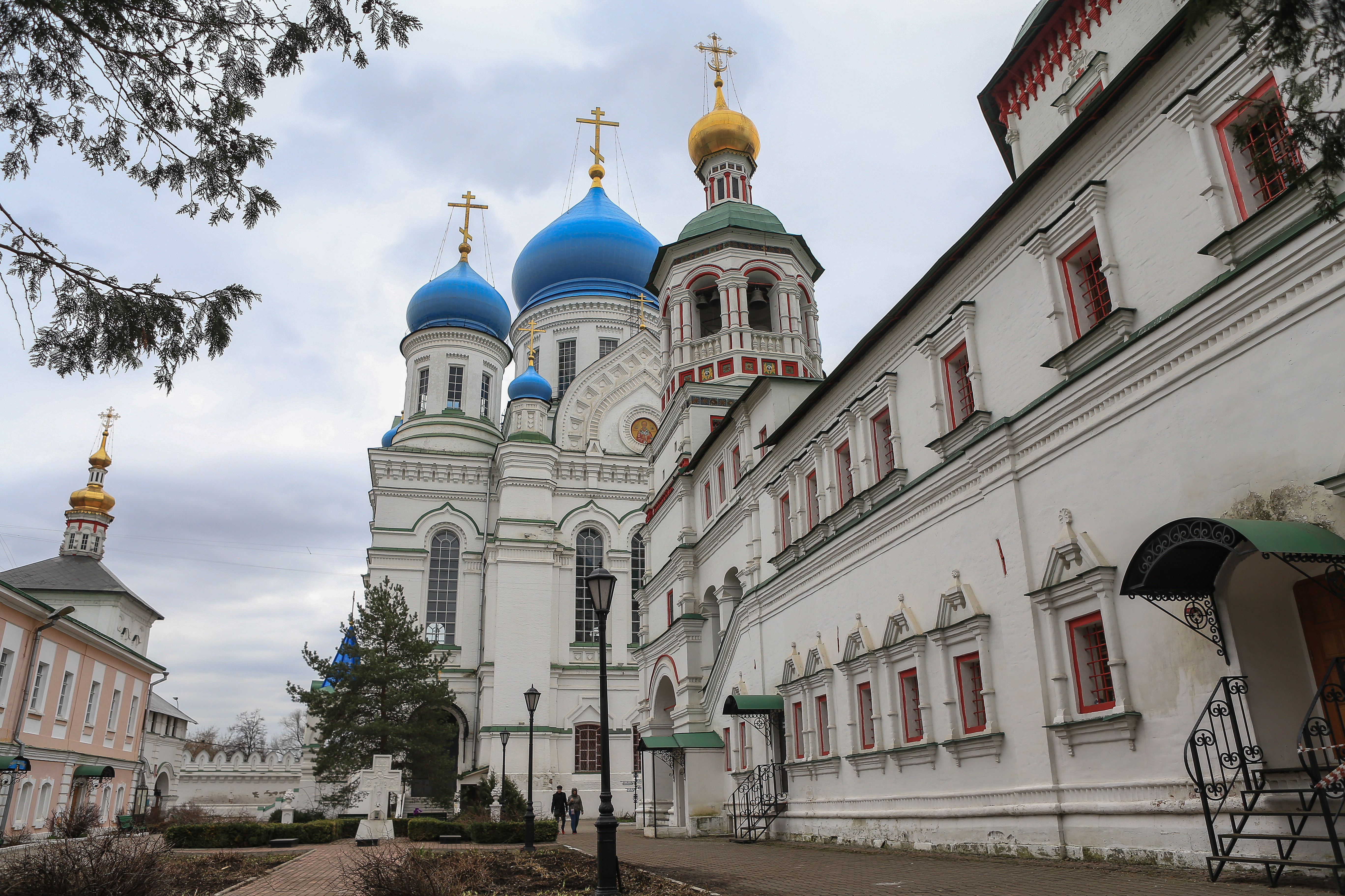 Перервинский монастырь фото Обитель у Москвы-реки: чем живёт сегодня Николо-Перервинский монастырь Юго-Восто