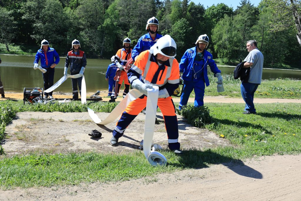 В Кузьминском парке прошли учения спасателей и пожарных