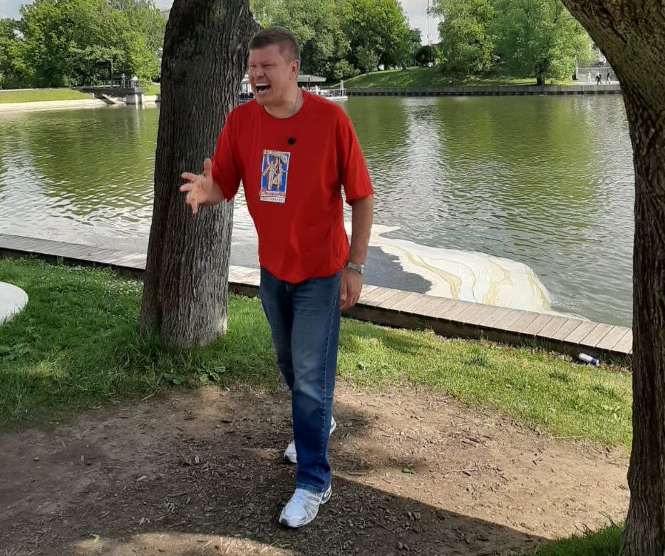 Дмитрий Губерниев провел авторскую экскурсию по ВДНХ