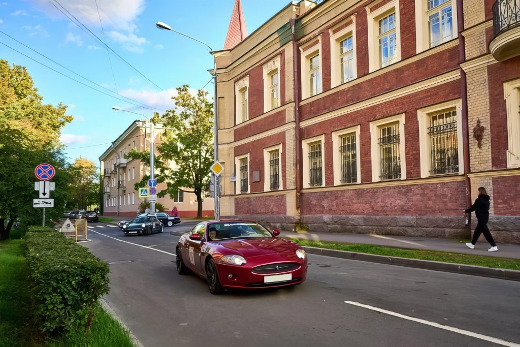 Легендарные автомобили будут гонять 3 августа по улицам Лефортова