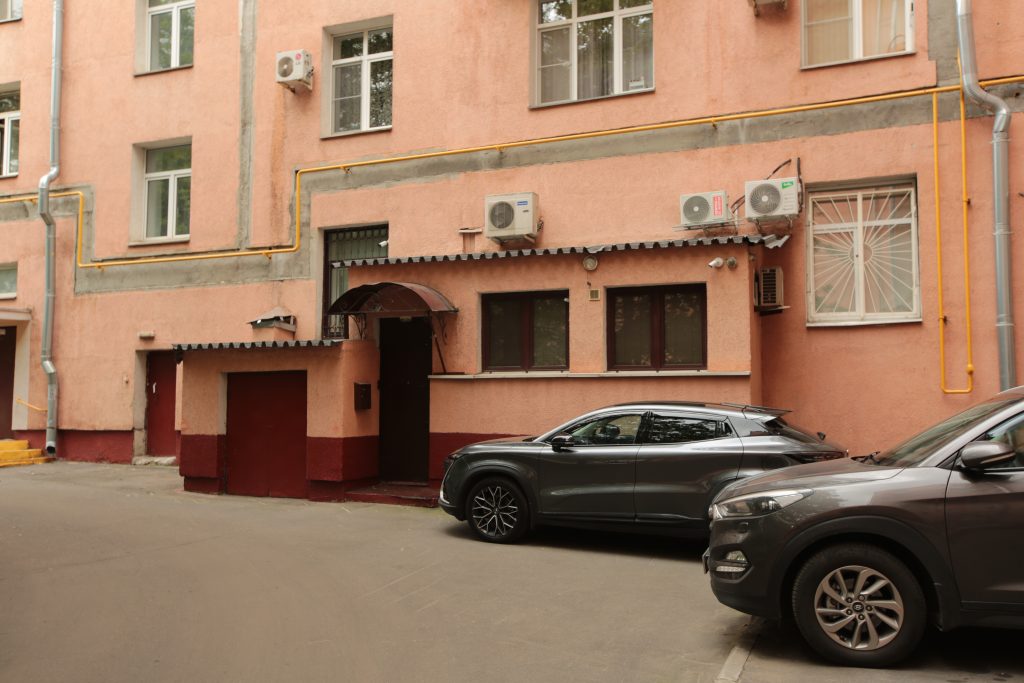Фасад здания восстановили в Южнопортовом по требованию ГИН