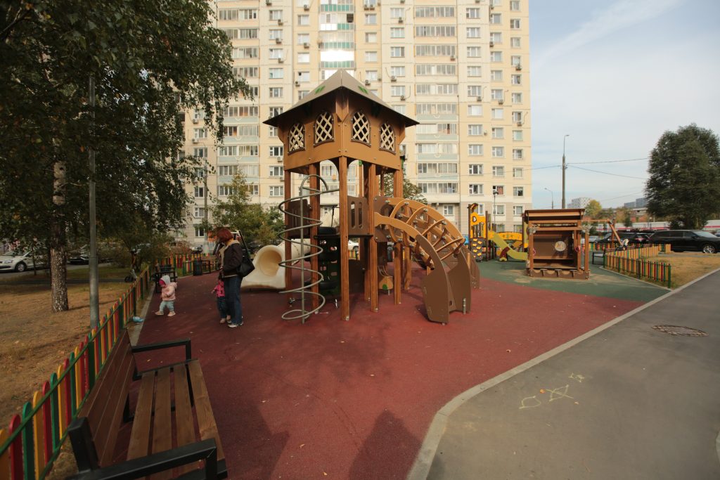 В Текстильщиках обновили спортивную и детскую площадки
