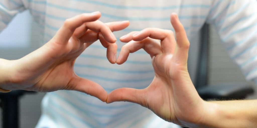 Более 100 москвичек-волонтеров помогают участникам СВО в военных госпиталях